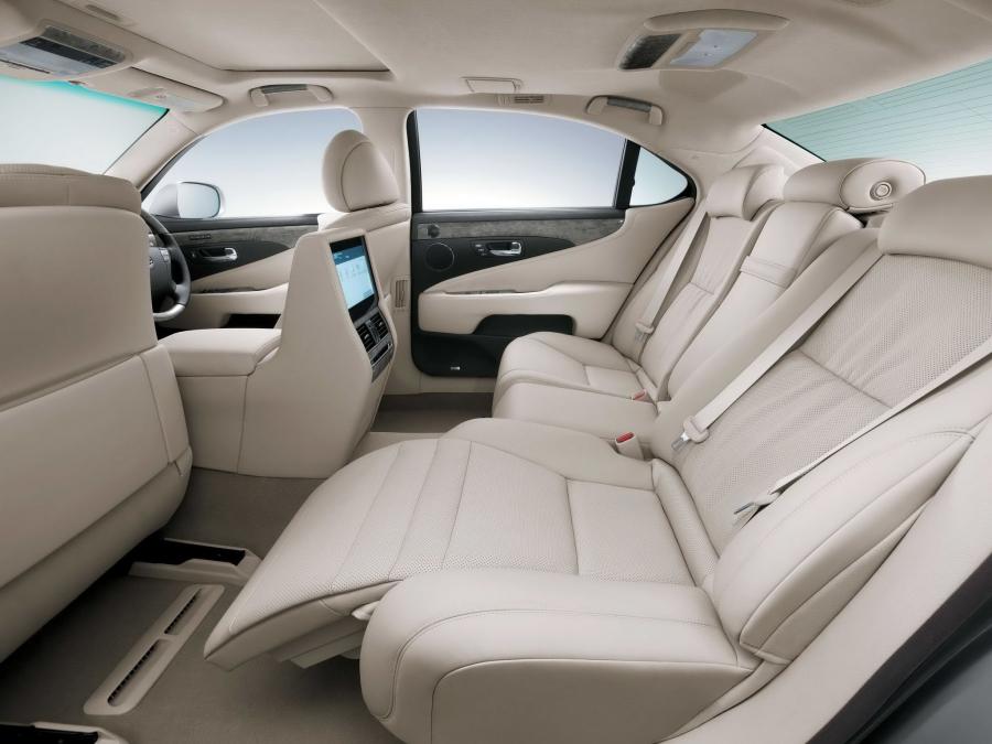  Lexus LS600h L 2009 года  (JP) (фото 7 из 9)